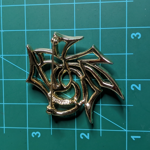 Sarah Coventry Smooth / Textured Two Tone Openwork Abstract Design Brooch Pin - Picture 7 of 9